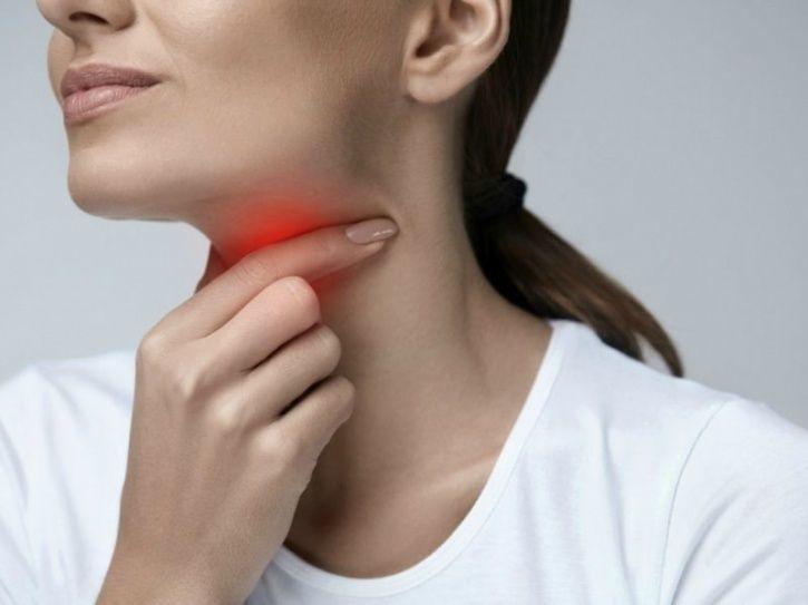 heres_how_you_can_get_rid_of_a_nagging_sore_throat_quickly_1523547101_725x725